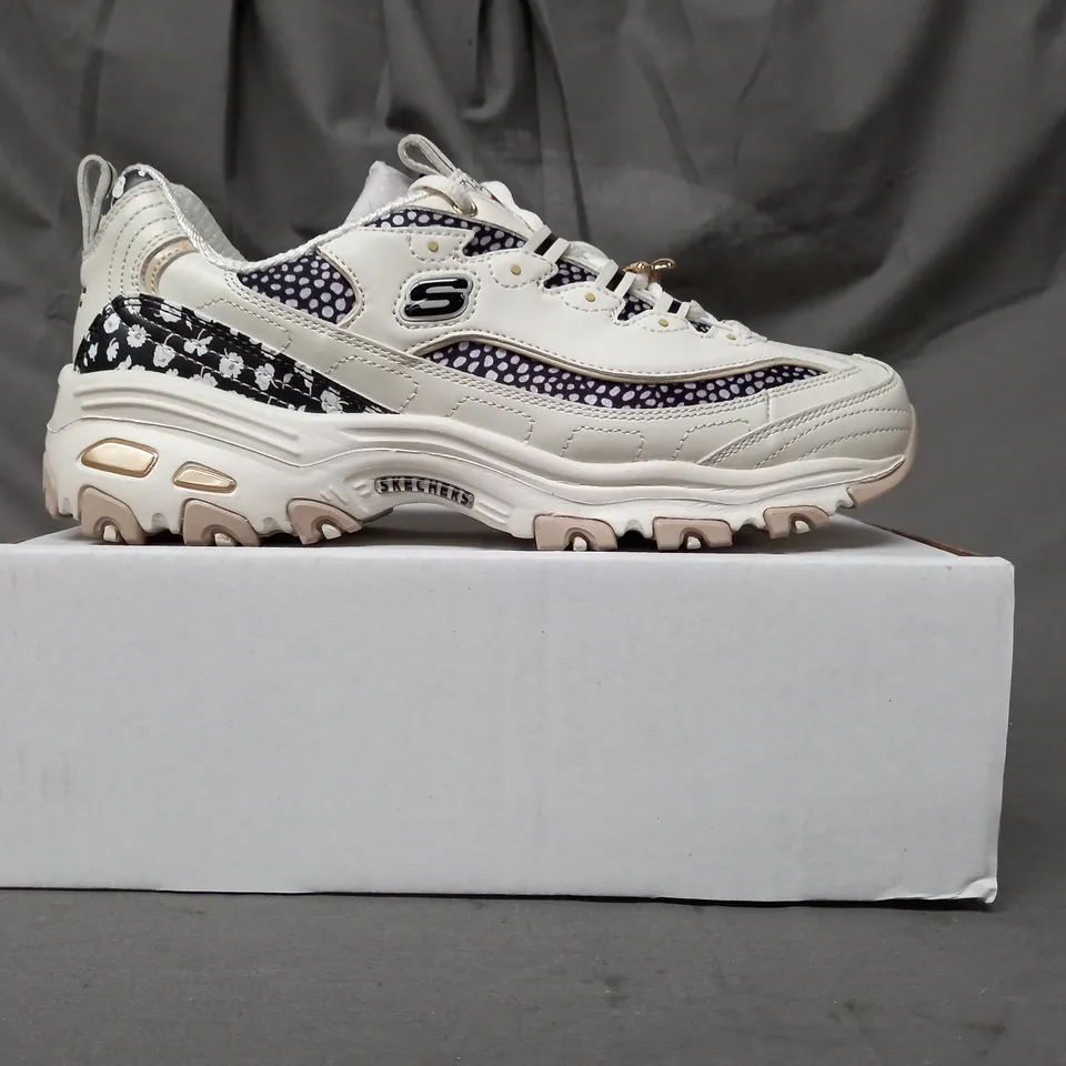 BOXED PAIR OF SKECHERS TRAINERS IN TAUPE SIZE 6.5