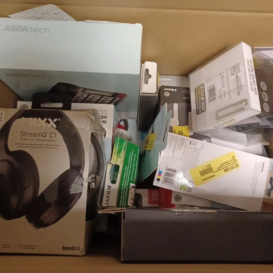 APPROXIMATELY 20 ASSORTED ELECTRICAL ITEMS TO INCLUDE HEADPHONES , MIXX 0X1 HEADPHONES, LED LIGHTS, ETC