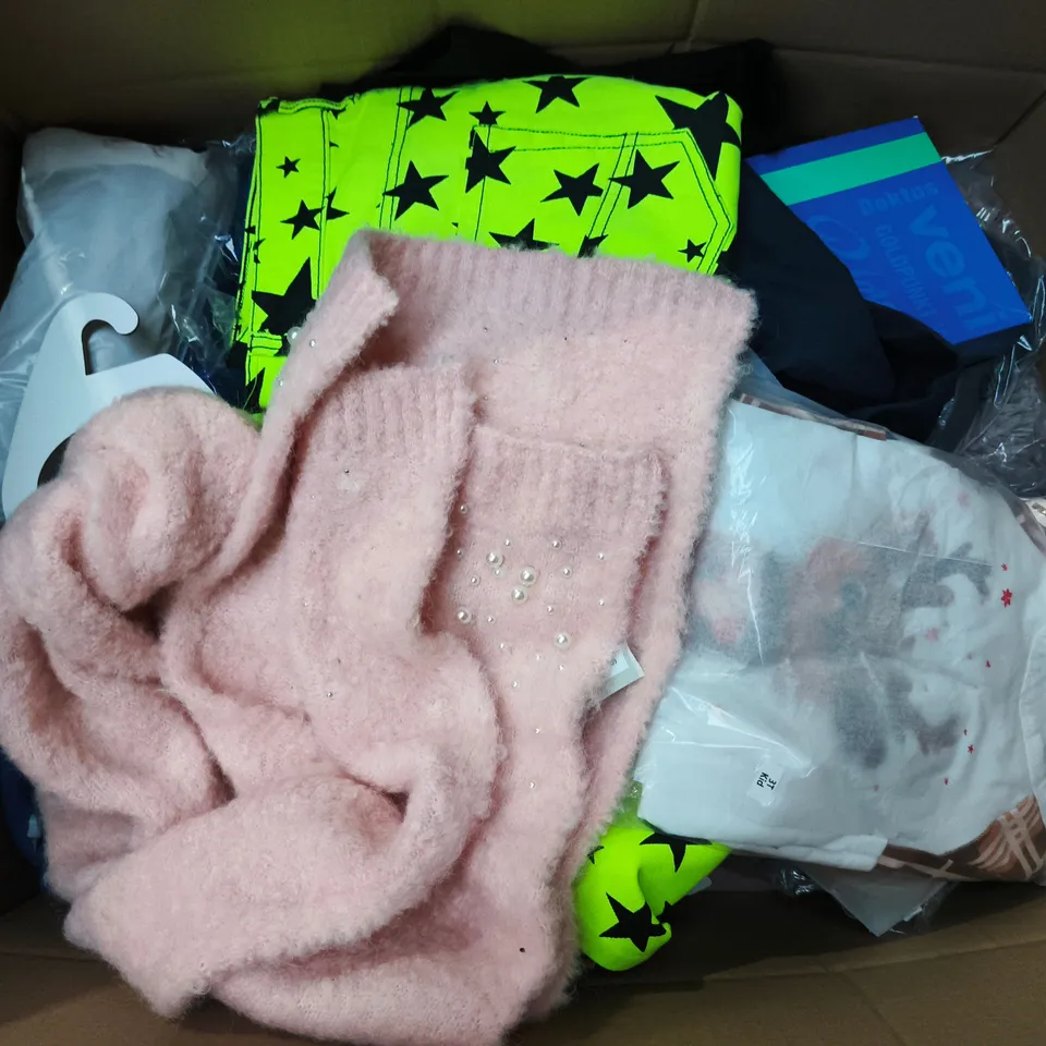 APPROXIMATELY 25 ASSORTED CLOTHING ITEMS IN VARIOUS SIZES, STYLES & COLOURS TO INCLUDE BRANDS SUCH AS RIVER ISLAND, WOKESTAR, ELFZHOU, ETC - COLLECTION ONLY