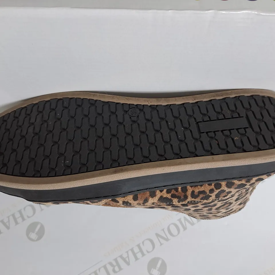 BOXED ADEESO LEOPARD STYLE BOOTS SIZE 6