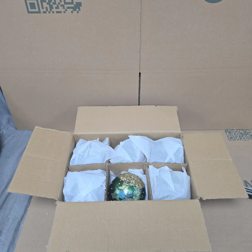 BOX OF 6 GISELA GRAHAM GREEN AND GOLD HANGING DECORATIONS 