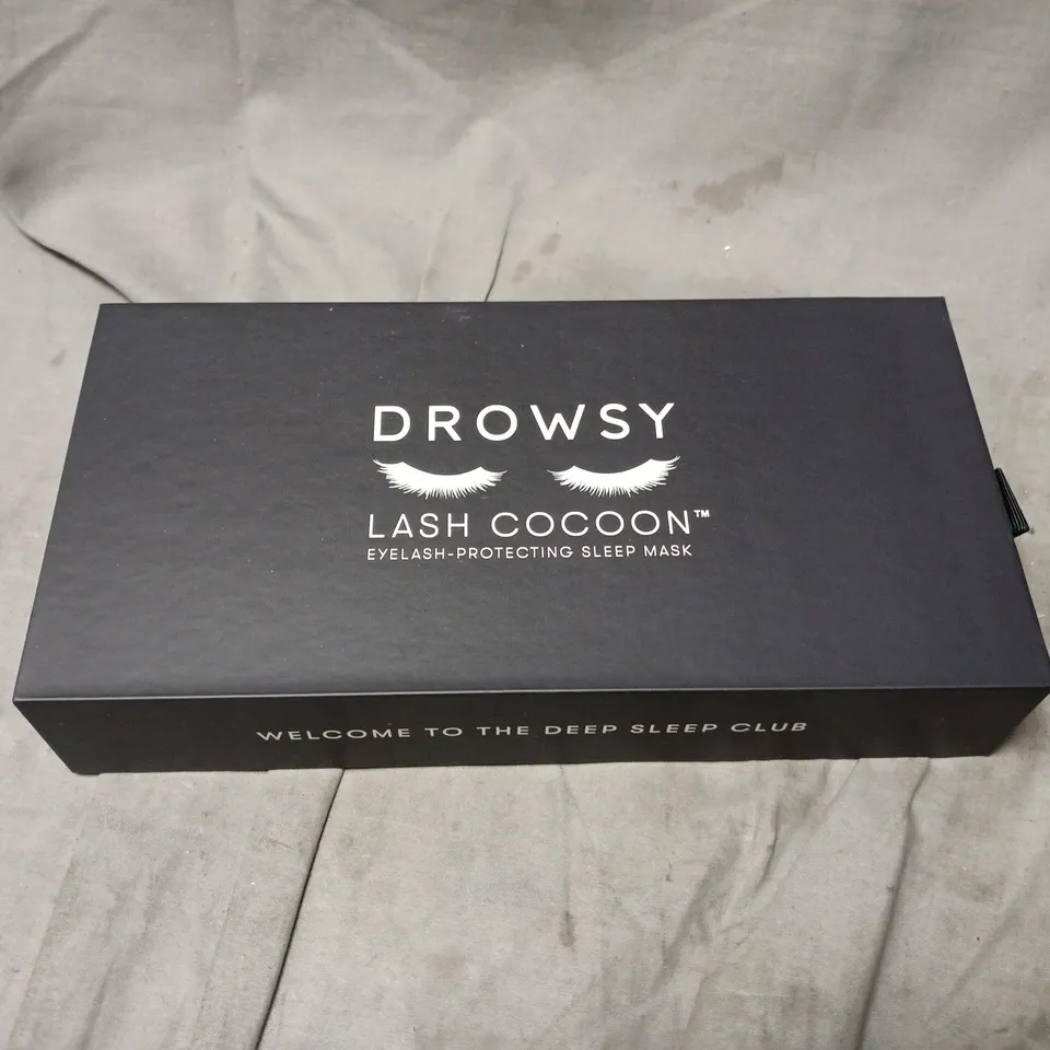 BOXED DROWSY LASH COCOON SLEEP MASK IN MIDNIGHT BLUE