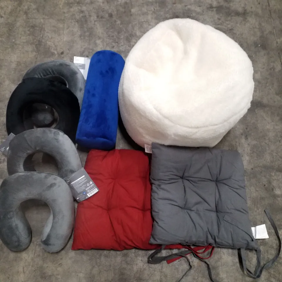 PALLET CONTAINING ASSORTED CUSHIONS & BEAN BAGS