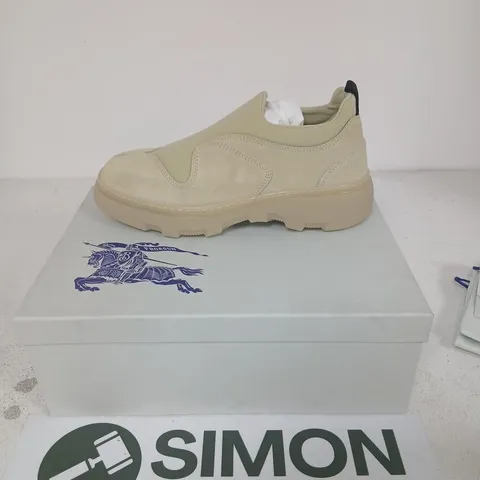 BURBERRY LEATHER SNEAKER ON RUBBER SOLE β BEIGE, UK 10 (EUR 44)