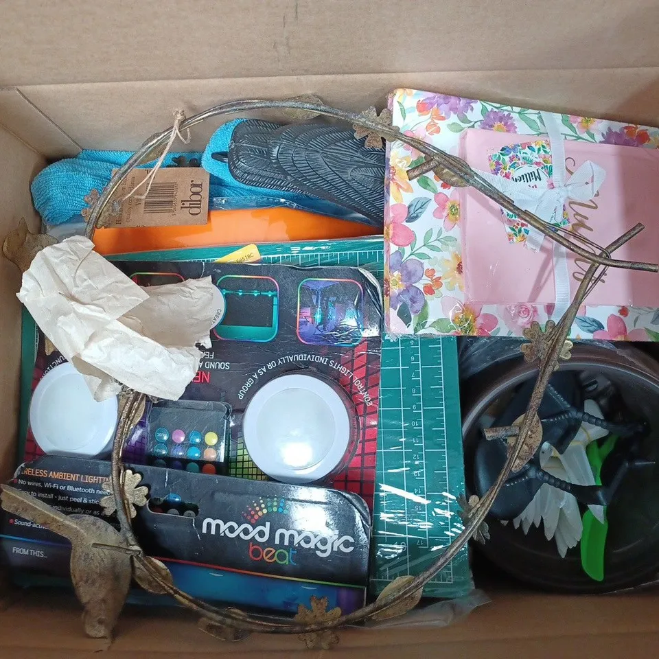 BOX OF APPROX 15 ITEMS TO INCLUDE - MOOD MAGIC LED LIGHTS - MARKS MAN CUTTING MAT - MOTHERS DAY NOTE BOOK ECT 