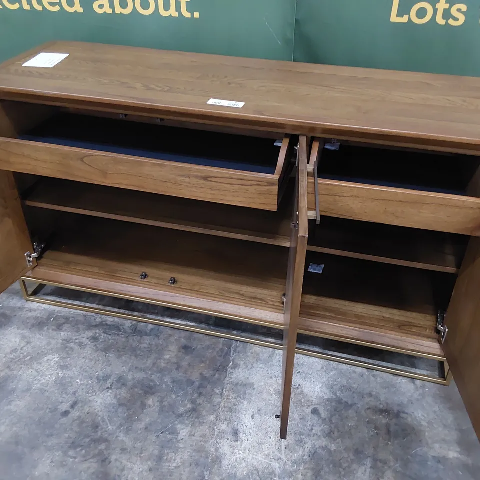 DESIGNER FIGURED OAK TRIPLE DOOR SIDEBOARD