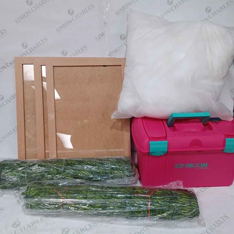 BOX TO CONTAIN APPROX. 10 X ASSORTED HOUSEHOLD PRODUCTS. INCLUDES PICTURE FRAMES, GARDEN PRODUCTS, STORAGE BOX ETC 