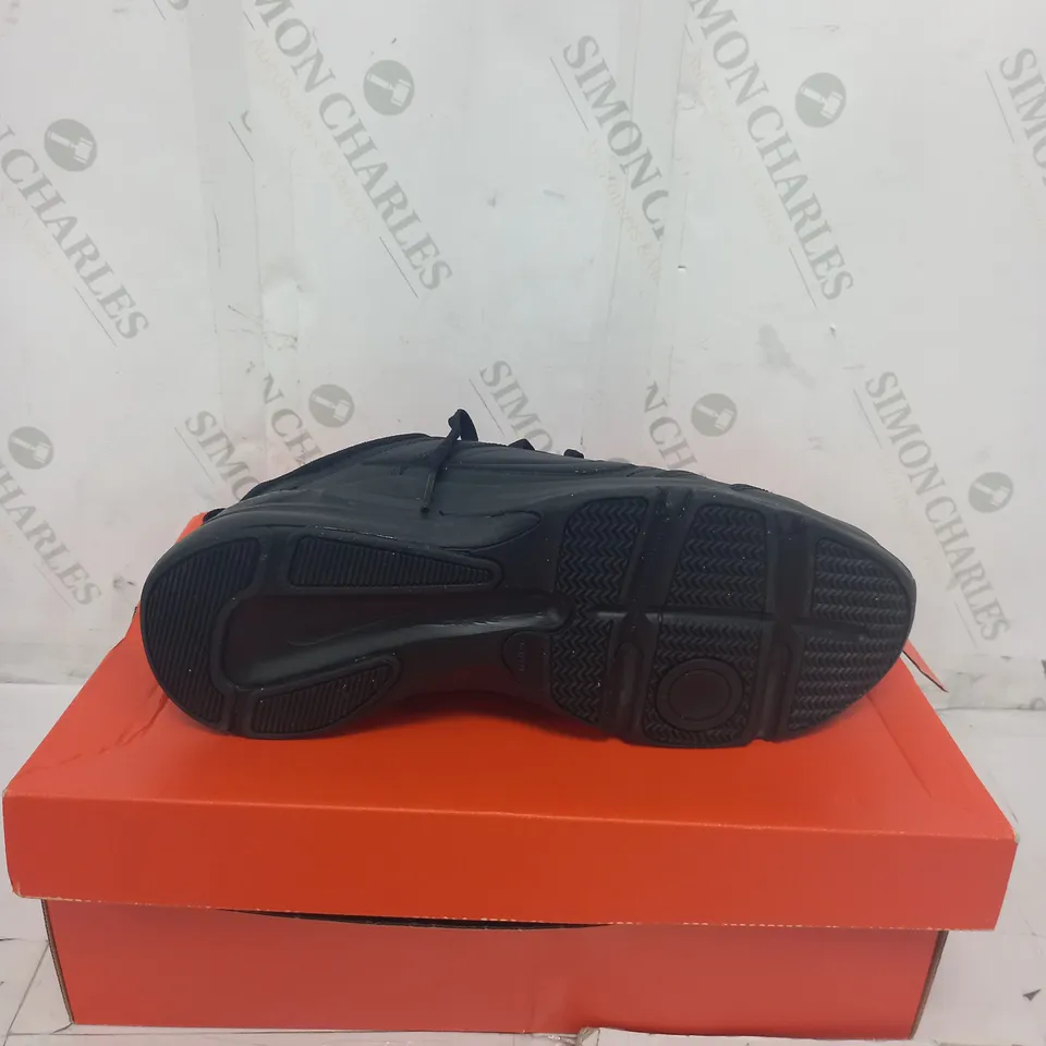 BOXED NIKE MEN'S DEFY ALL DAY TRAINING SHOE SIZE 9.5 