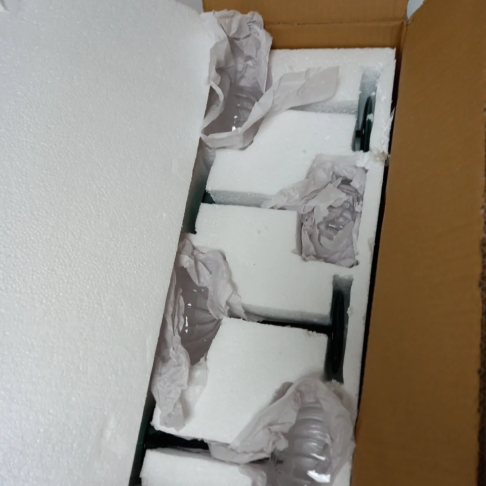 BOX OF 4 GLASSES 