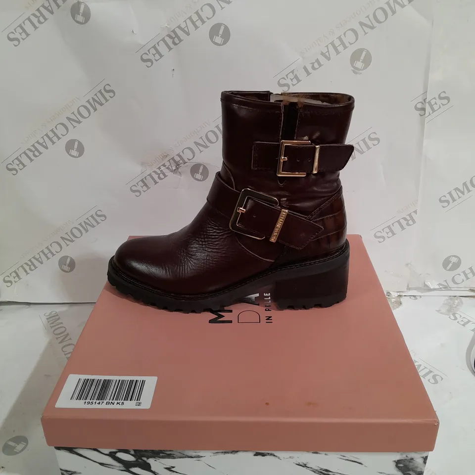 BOXED PAIR OF MODA IN PELLE CORNELIA BROWN LEATHER BOOTS SIZE 5