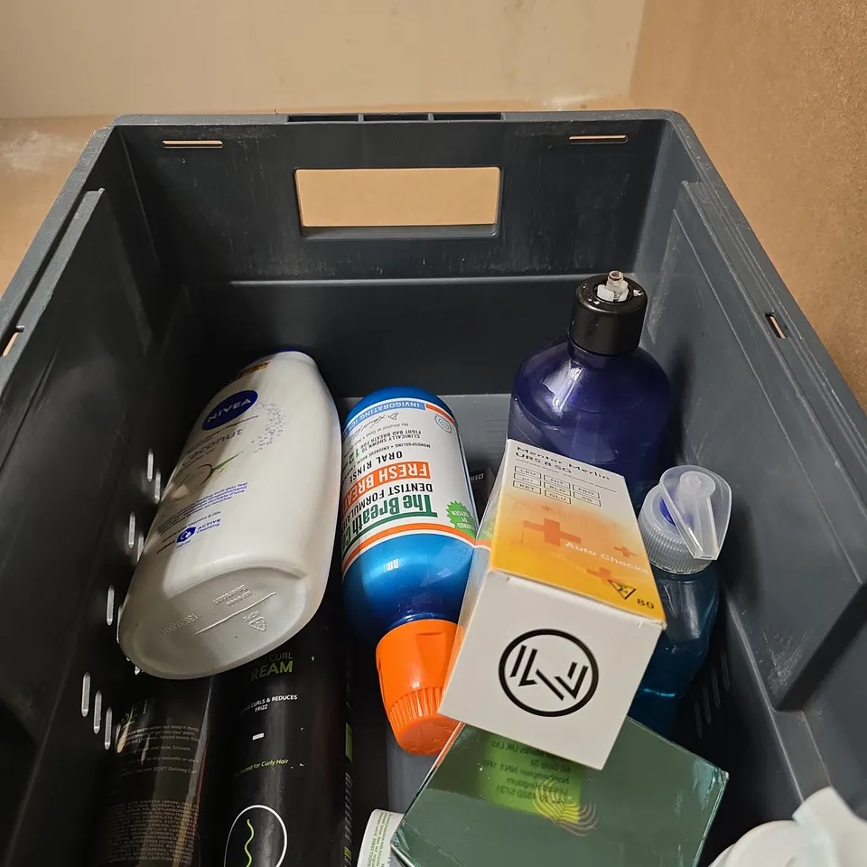 APPROXIMATELY 12 ASSORTED COSMETIC ITEMS INCLUDING THE BREATH CO ORLAL RINSE AND NIVEA COCONUT SHOWER GEL 