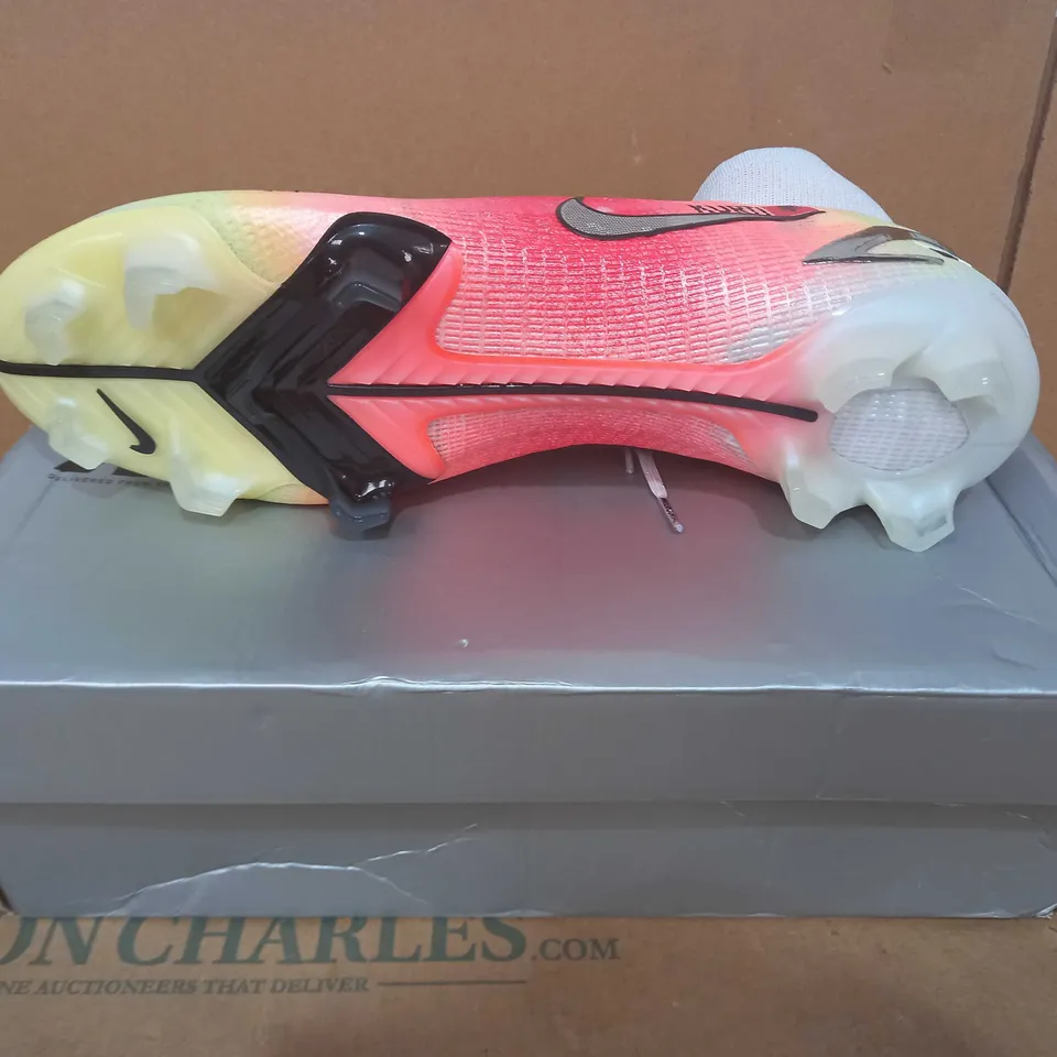 BOXED PAIR OF DESIGNER FOOTBALL SHOES IN THE STYLE OF NIKE SIZE UNSPECIFIED