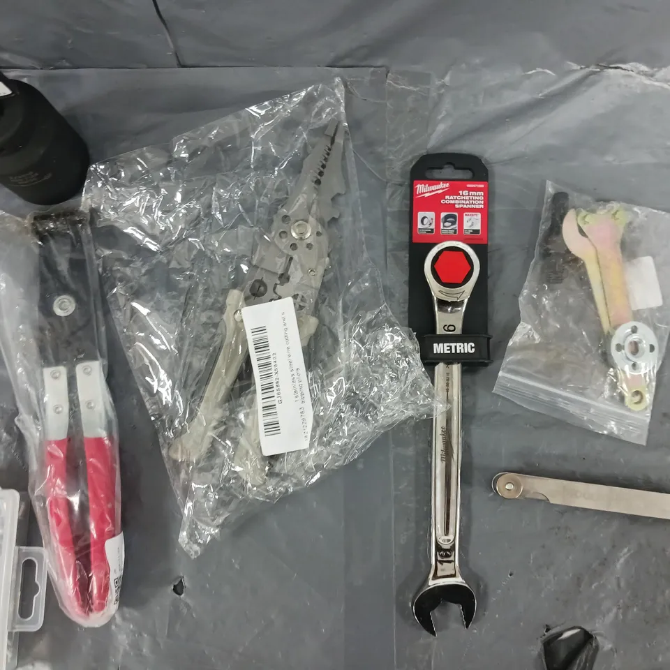 LARGE QUANTITY OF ASSORTED CAR TOOLS TO INCLUDE; MILWAUKEE 16MM RATCHET SPANNER AND TWO WIRE CRIMPER PLIERS