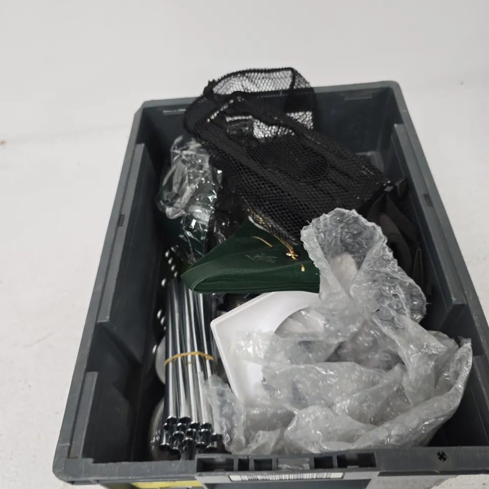 TOTE OF APPROXIMATELY 14 ASSORTED ITEMS TO INCLUDE: ROTATING PROJECTOR LAMP