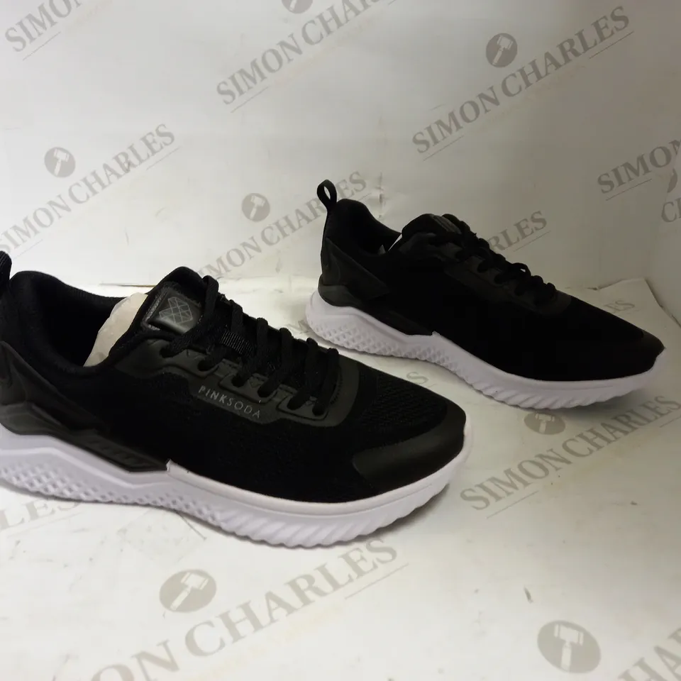 PINK SODA SPORT BLACK/WHITE TRAINER UK SIZE 5