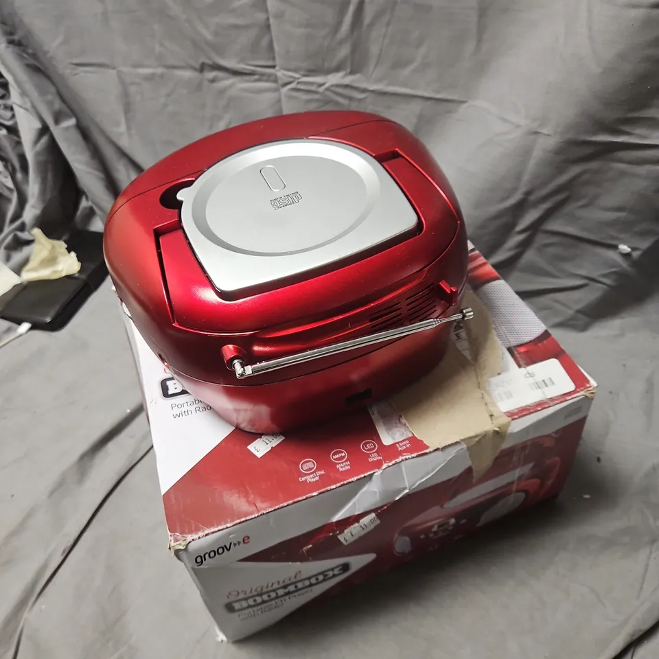 GROOV-E PORTABLE CD PLAYER WITH RADIO – RED BOOMBOX