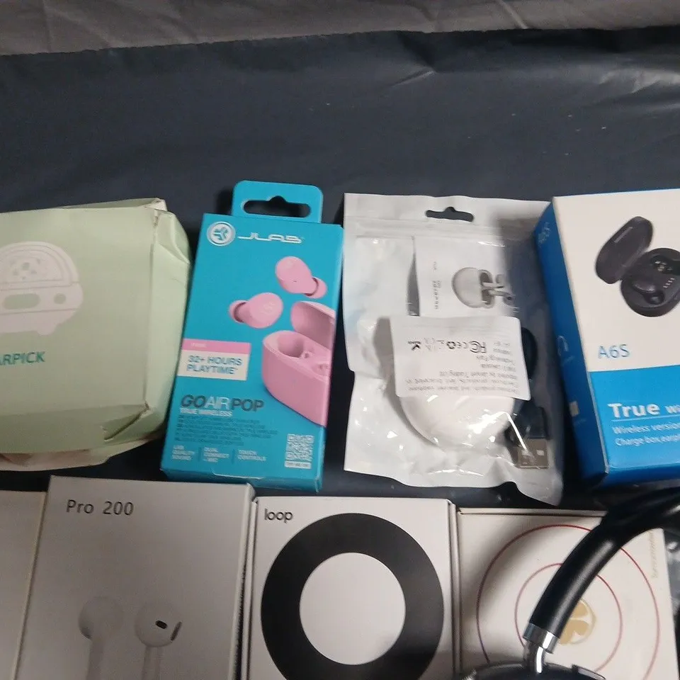 LOT OF APPROXIMATELY 13 ASSORTED AUDIO ITEMS TO INCLUDE LOOP QUIET 2 AND PRO 200 EARBUDS