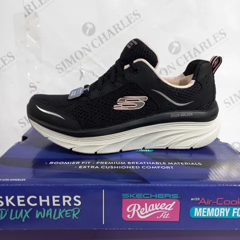 BOXED SKECHERS DLUX WALKER INFINITE MOTION TRAINERS, BLACK - SIZE 5