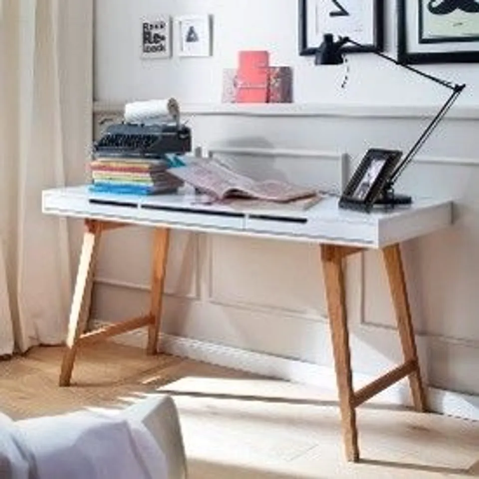 BRAND NEW BOXED BETHAN LAPTOP DESK IN MATT WHITE WITH WOODEN LEGS (1 BOX)