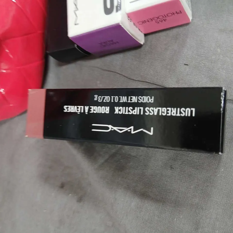 MAC COSMETICS MAKE-UP BUNDLE: STROBE CREAM, GLOW PLAY BLUSH, FIX+ SETTING SPRAY 30ML, LIP PENCIL