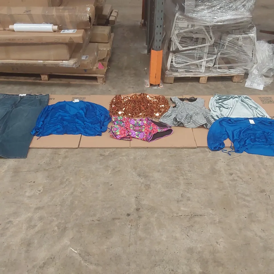 PALLET CONTAINING APPROXIMATELY 750x BRAND NEW ASSORTED DESIGNER CLOTHING ITEMS