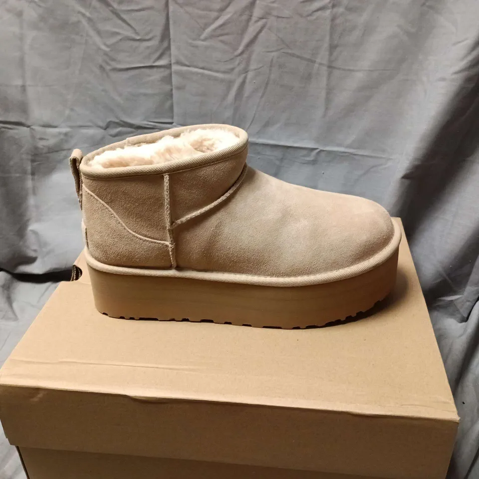 UGG CLASSIC SHORT ANKLE BOOTS – SAND WOMEN'S UK SIZE 8