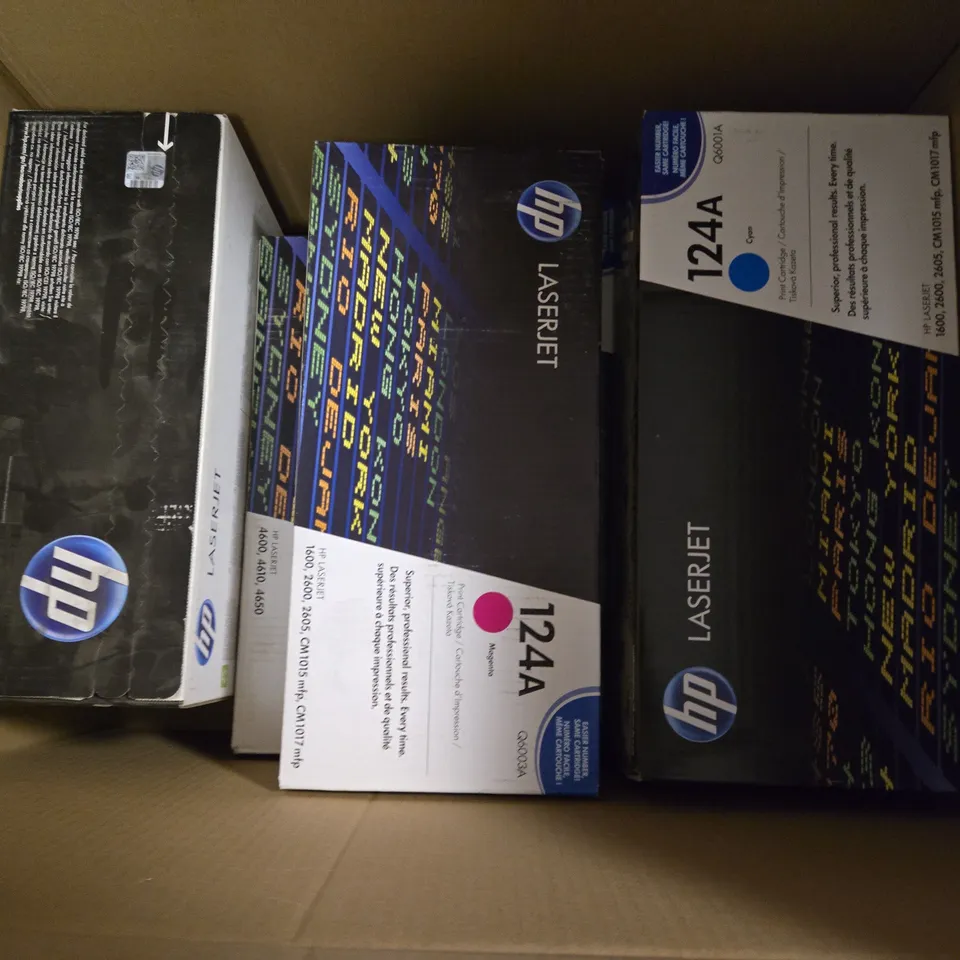 BOX OF APPROXIMATELY 7 ASSORTED PRINT CARTRIDGES TO INCLUDE - HP LASER JET 824A , HP LASERJET 128A ETC