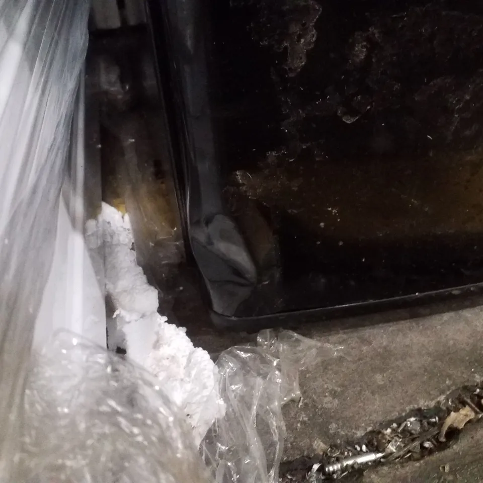 SWAN SR15690B 48CM WIDE, 50/50 SPLIT FRIDGE FREEZER - BLACK