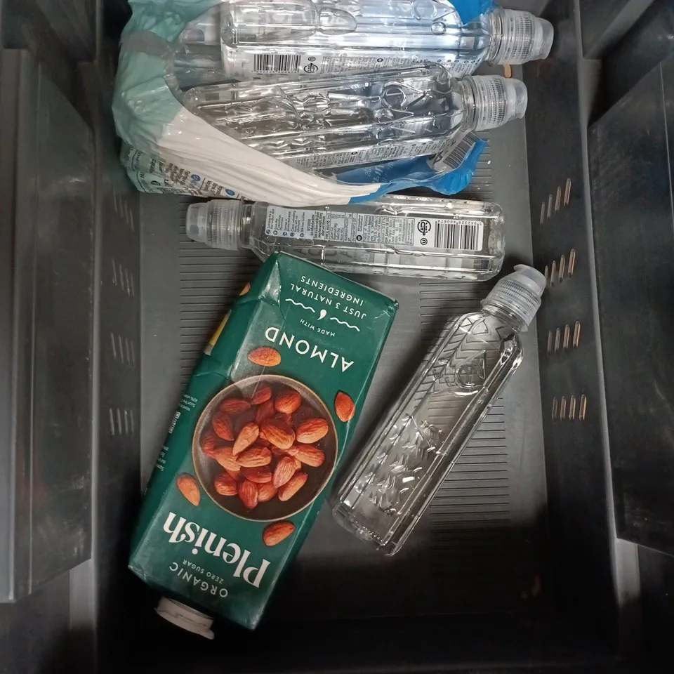 APPROXIMATELY 12 ASSORTED FOOD AND DRINKS ITEMS TO INCLUDE - CREME BRULEE COFFEEMATE, PLENISH ORGANIC ALMOND MILK, CHOCOLATE SLIMFAST SHAKES ETC 