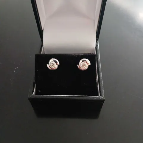 18CT WHITE GOLD TWIST STUD EARRINGS SET WITH NATURAL DIAMONDS