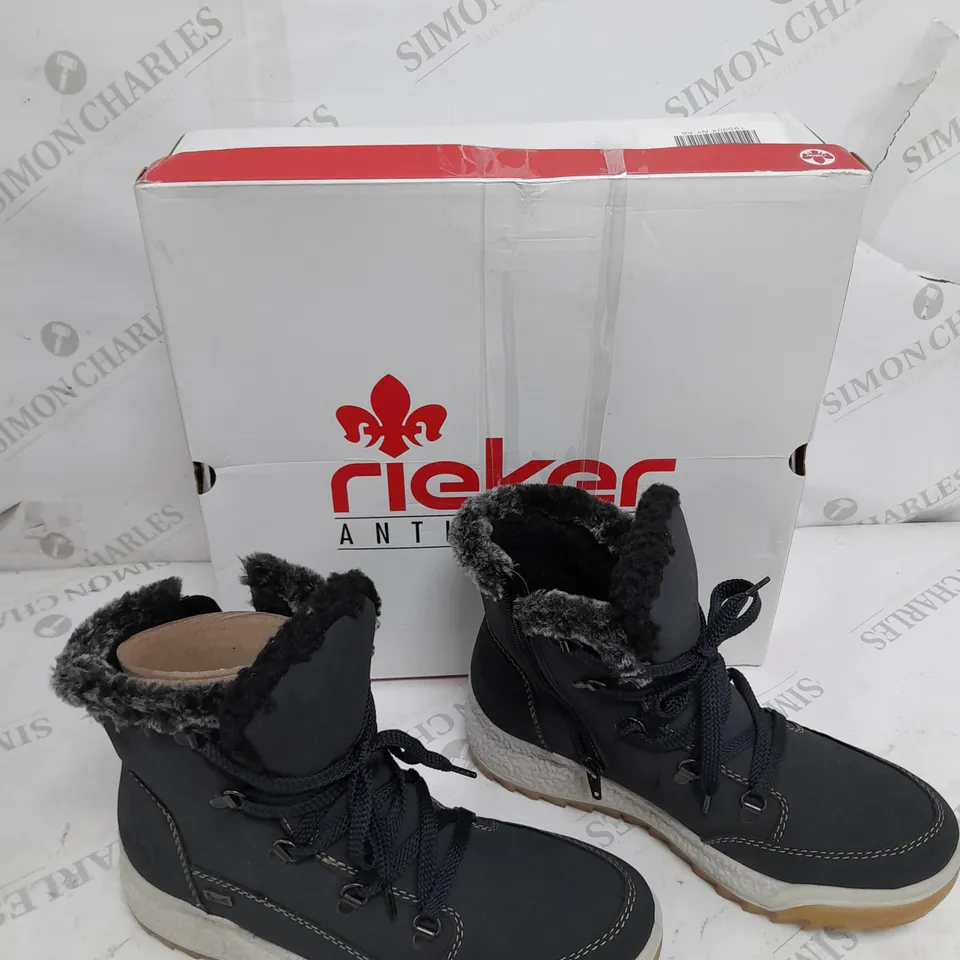 BOXED PAIR OF RIEKER WARM HIKING BOOTS, NAVY - SIZE 6 