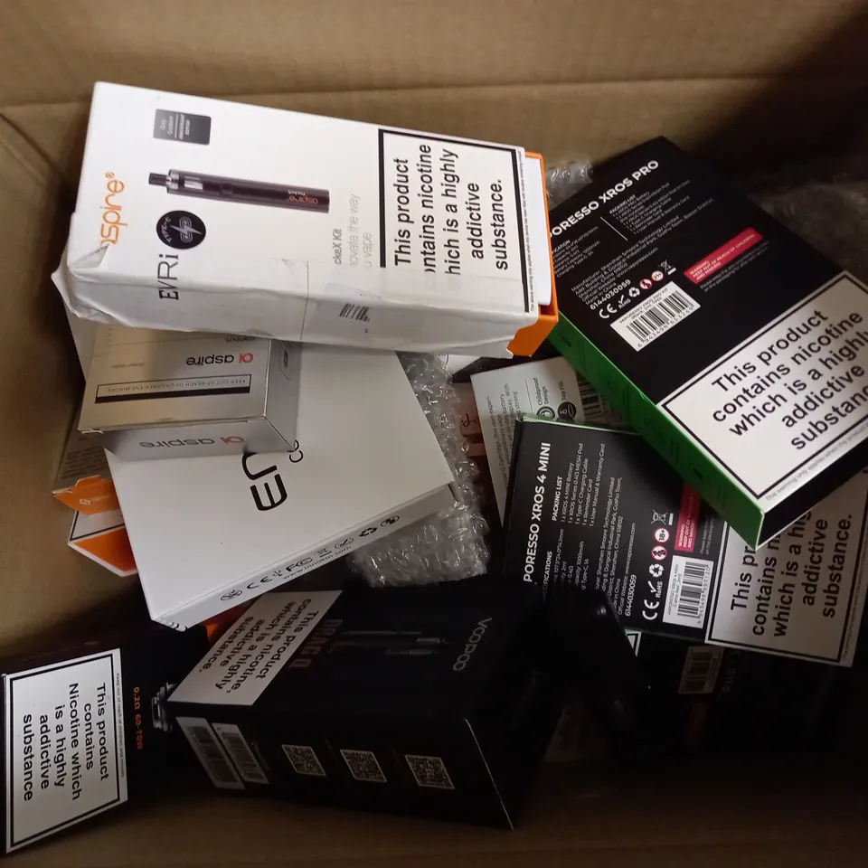 APPROXIMATELY 20 VAPES & E-CIGARETTES TO INCLUDE ASPIRE GOTEK PRO, VAPORESSO XROS PRO, VOOPOO DRAG Q, ETC