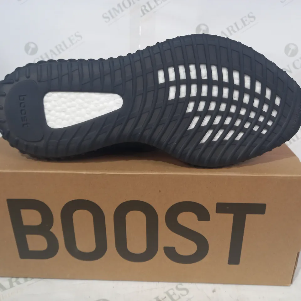 BOXED PAIR OF ADIDAS YEEZY BOOST 350 V2 SHOES IN BLACK UK SIZE 11.5