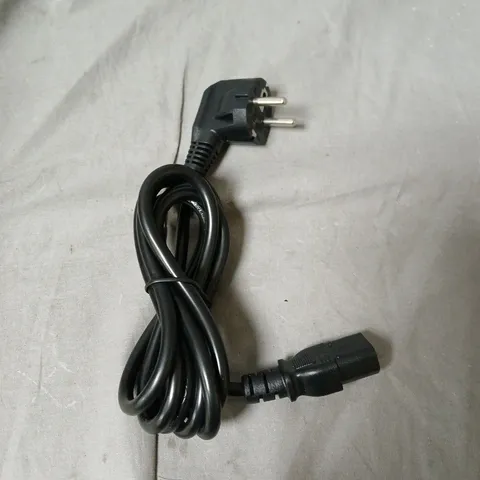 BOX OF APPROXIMATELY 10 POWER LEADS – EU MAINS PLUG 