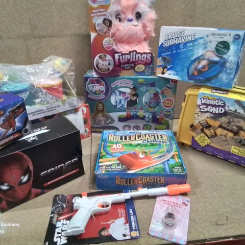 BOX CONTAINING APPROXIMATELY 10 TOYS TO INCLUDE: SPIDERMAN MASK, SCUTTLE BUG, TYE DYE SET, RADIO CONTROL SUBMARINE, FURLINGS TEDDY ETC.