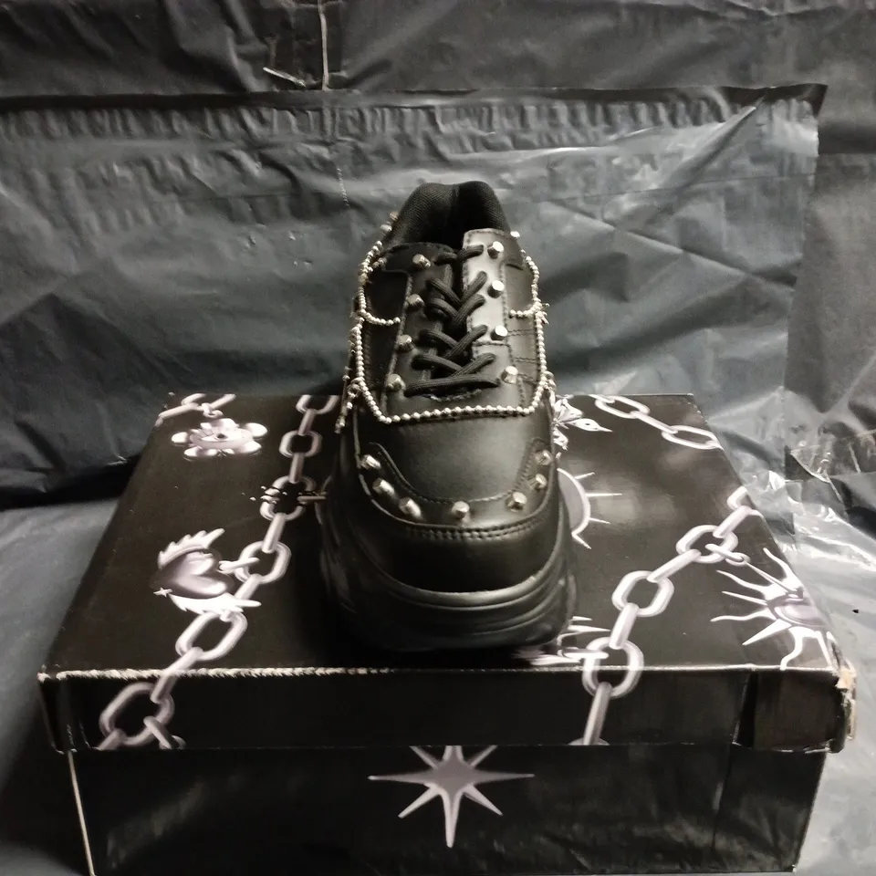 KOI BLACK PLATFORM SHOES WITH CHAIN EMBELLISHMENTS SIZE 6