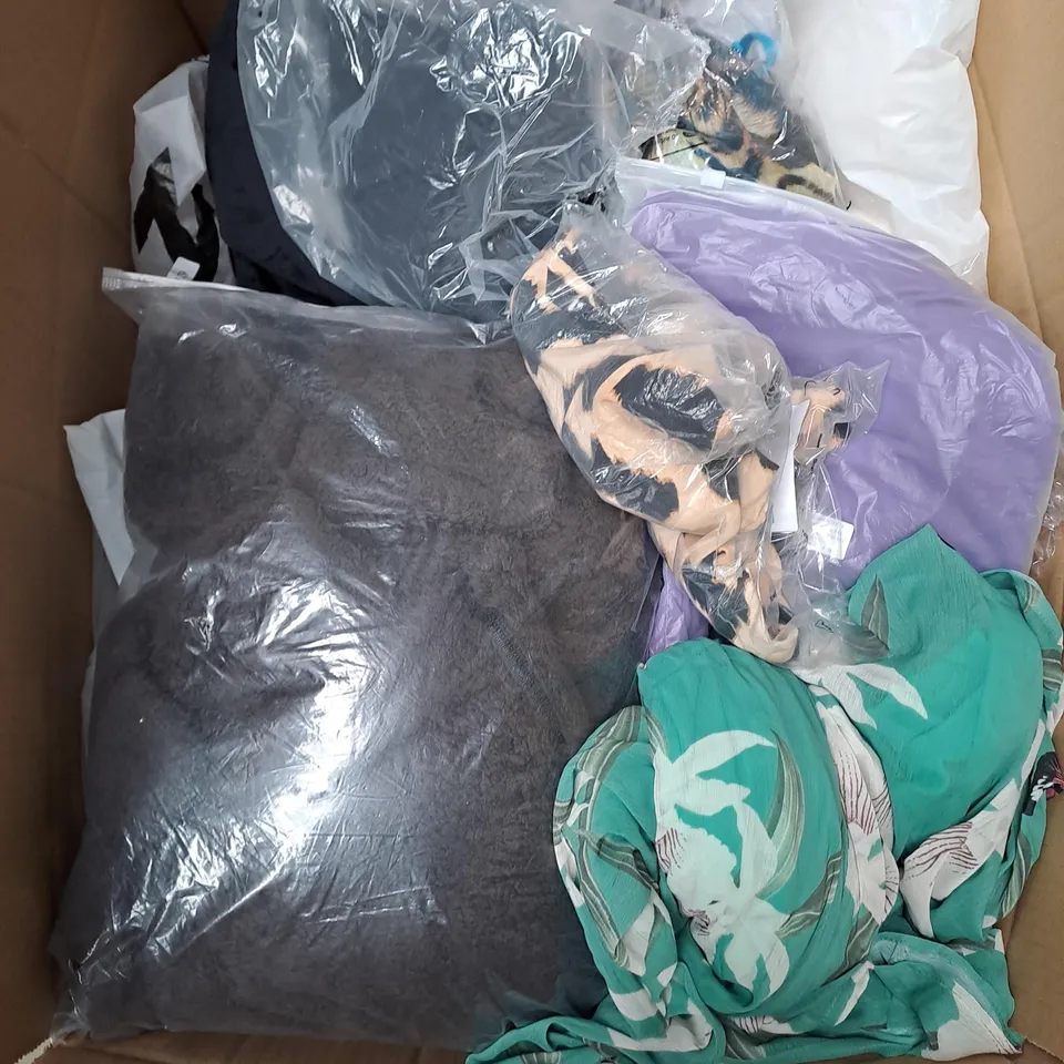 BOX OF APPROXIMATELY 25 ASSORTED CLOTHING ITEMS TO INCLUDE - JACKET , BRA , SHIRT ETC