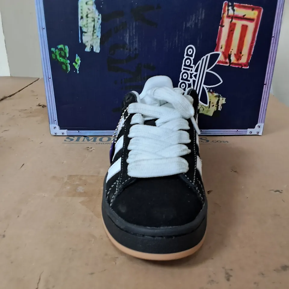 BOXED PAIR OF ADIDAS KORN CAMPUS 00S BLACK/WHITE UK 6 