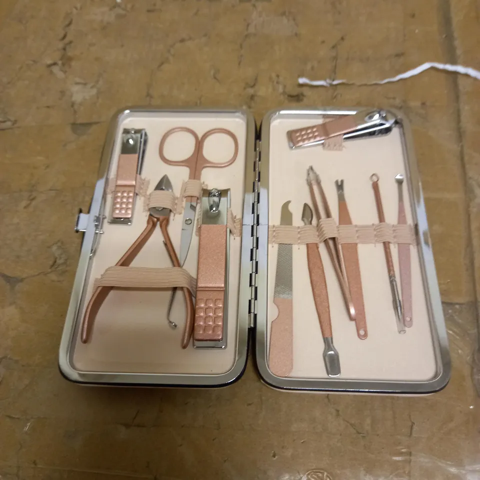 MANICURE SET & NAIL CLIPPER SET