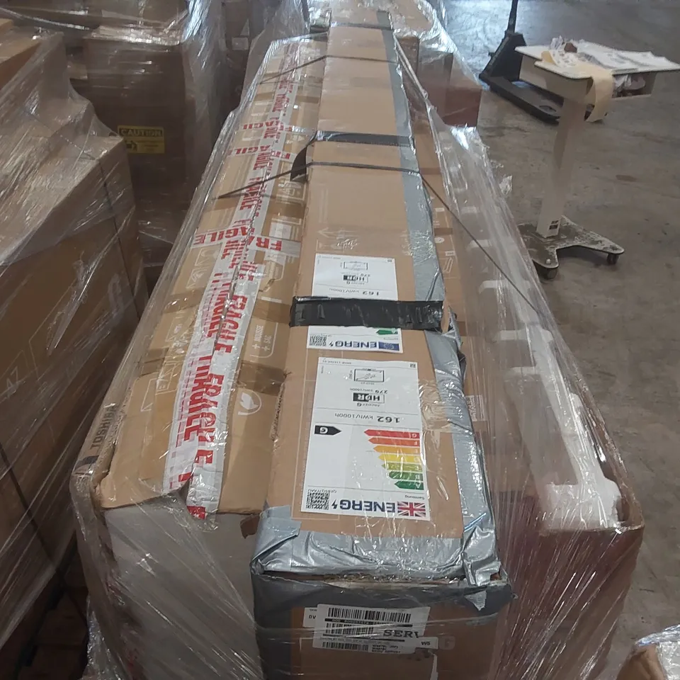 PALLET CONTAINING A LARGE QUANTITY OF ASSORTED DAMAGED TVs