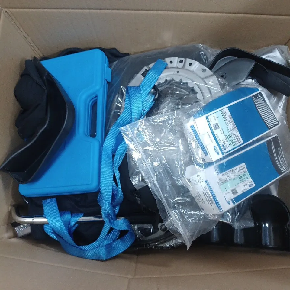 APPROXIMATELY 20 ASSORTED VEHICLE PARTS & ACCESSORIES TO INCLUDE 4- STROKE ENGINE OIL, AUDI BADGE, SIDE CUTTERS, ETC - COLLECTION ONLY