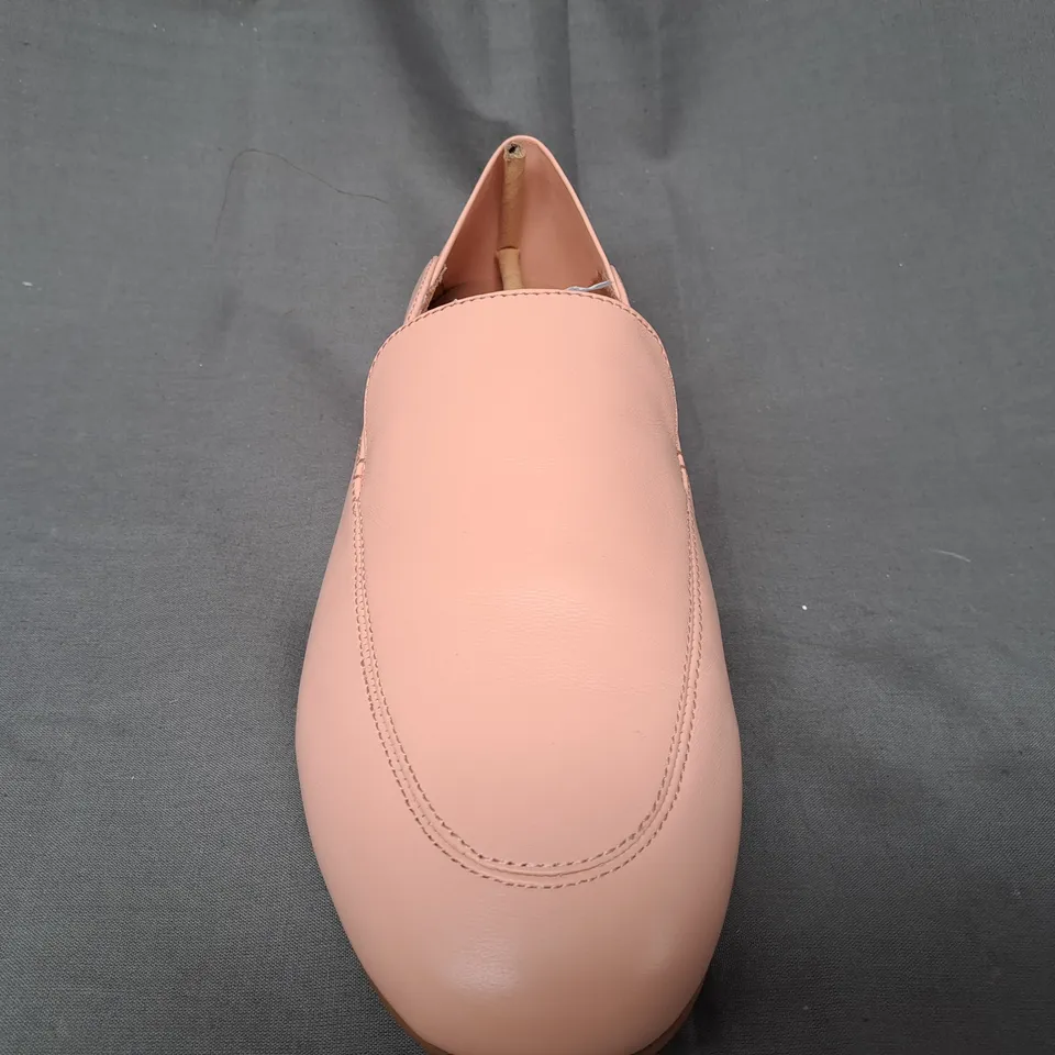 BOXED PAIR OF FITFLOPS LOAFERS IN BLUSH UK SIZE 7