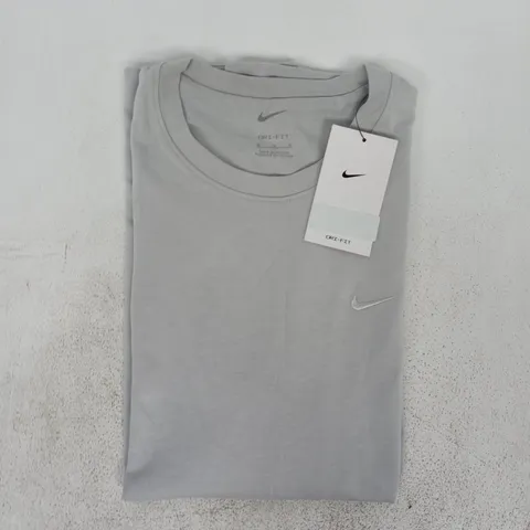 NIKE DRI-FIT SHORT SLEEVE T-SHIRT IN GREY SIZE MEDIUM