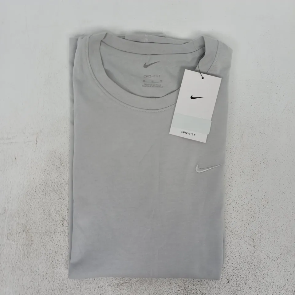 NIKE DRI-FIT SHORT SLEEVE T-SHIRT IN GREY SIZE MEDIUM