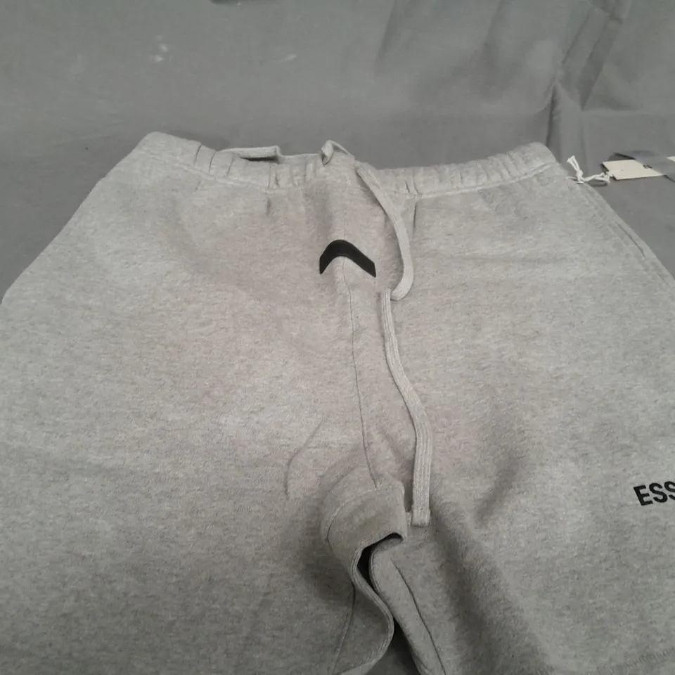 ESSENTAILS LIGHT GREY SHORTS - LARGE