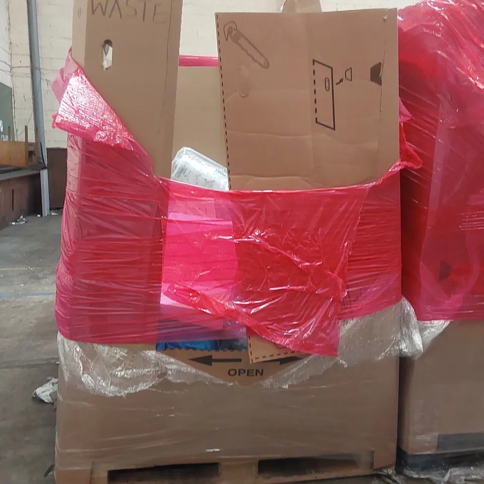 PALLET OF ASSORTED ITEMS INCLUDING: BIDET TOILET SEATS, HOLLYWOOD MAKEUP MIRROR, RUG, UNIVERSAL TOILET SEAT, ARM REST PILLOW ECT