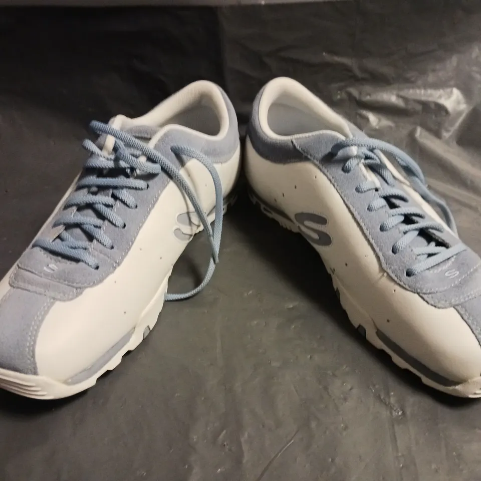 BOXED PAIR OF SKECHERS SHOES IN WHITE/BLUE SIZE UK 8