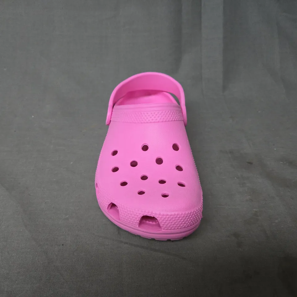 CROCS CLASSIC CLOG K IN PINK - UK J3