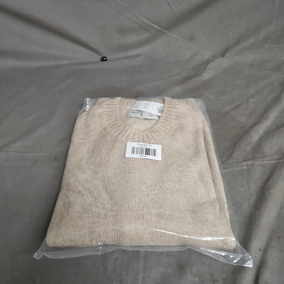 HOLLISTER BOXY FIT KNIT SWEATER – BEIGE, SIZE M