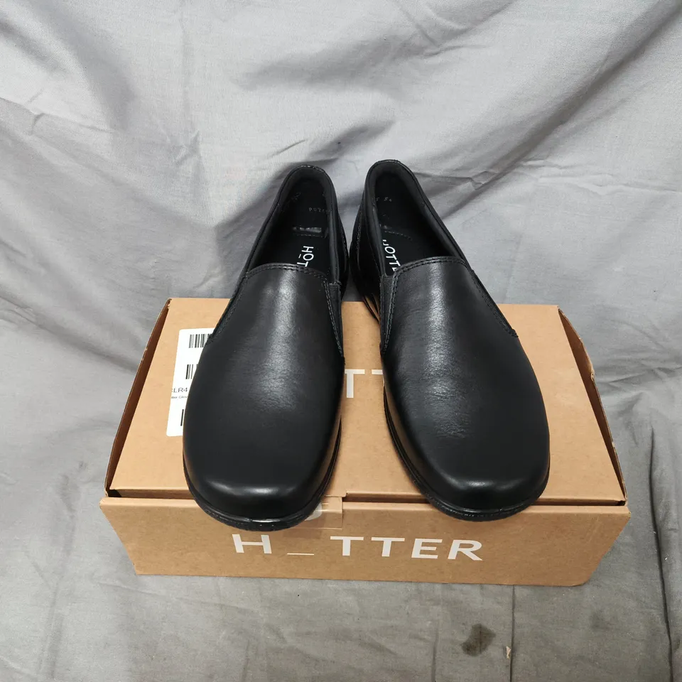 HOTTER GLOVE II WIDE SLIP-ON SHOES – BLACK LEATHER, UK 7 (US 9, EU 41) GLVEZE